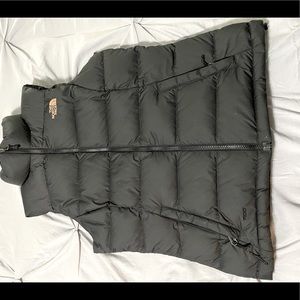 Women’s North Face puffer vest size small, gently worn.